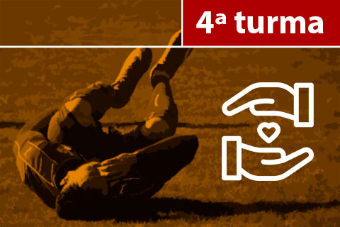 Ilustração representando um jogador de futebol caído no chão, sentindo dor. Contém texto &quot;4ª Turma&quot;
