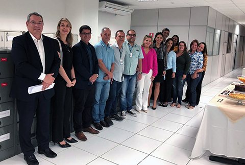 Foto da equipe da 18 VT com a corregedora