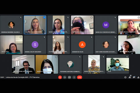 Captura de tela de pessoas em videoconferência