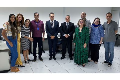 Foto do corregedor com a equipe da 1ª VT do Recife