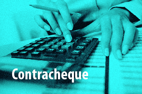 Imagem de uma mão usando uma calculadora e a inscrição 'Contracheque'