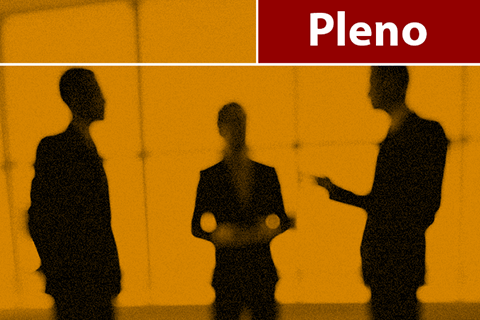 Ilustração com sombra de pessoas conversando. Contém texto &quot;Pleno&quot;