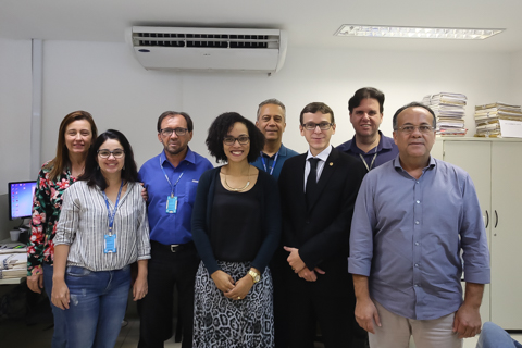 Fotografia de oito pessoas