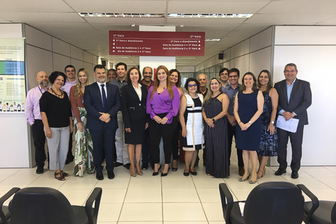 Fotografia da equipe da 1ª VT de Jaboatão com a desa. Eneida Melo