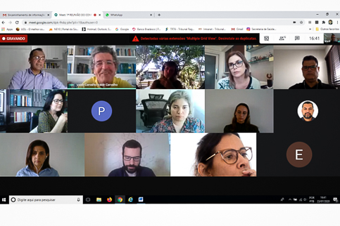 Sala de reunião virtual com os participantes