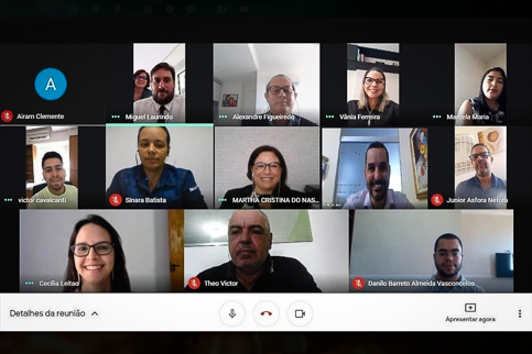 Imagem da sala de reunião virtual com os participantes da audiência
