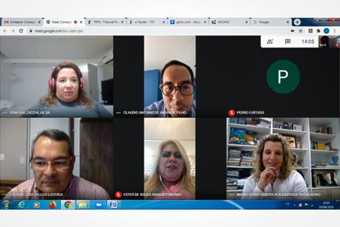 Sala de reunião virtual com os participantes