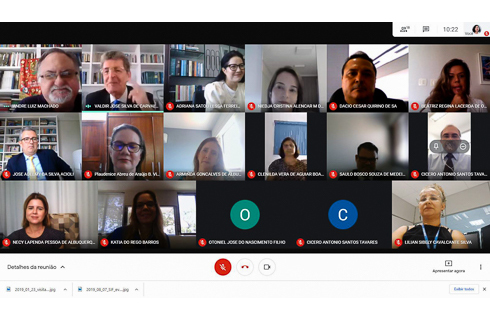 Sala de reunião virtual com os participantes