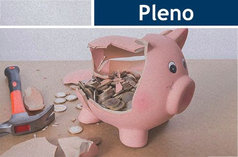 Ilustração de um porquinho de moedas quebrado. No topo da imagem há o texto &quot;Pleno&quot;