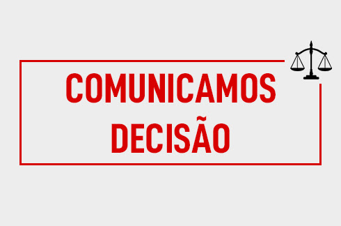 Ilustração com texto em vermelho &quot;Comunicamos decisão&quot;, sob fundo branco