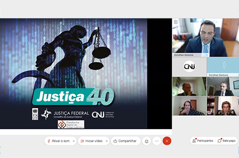 Ilustração de um juiz fazendo apresentação em uma reunião por videoconferência