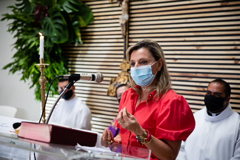 fotografia da desembargadora Maria Clara falando no púlpito