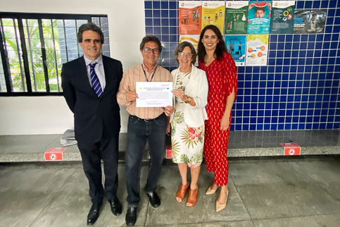 Foto do corregedor com as juízas e o secretario da 2ª VT de Caruaru