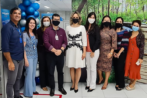 Foto da desembargadora com a equipe do Cejusc/Jaboatão