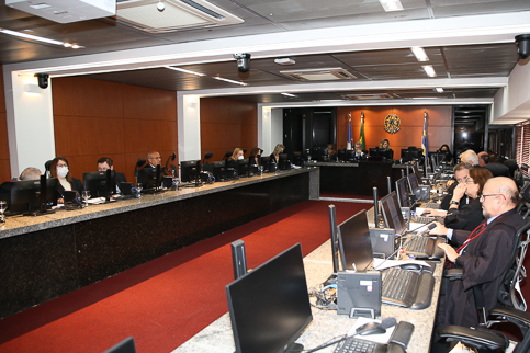 Fotografia dos desembargadores em sessão do Pleno