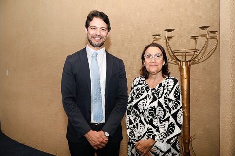 Foto da desembargadora Dione com o novo superintendente 