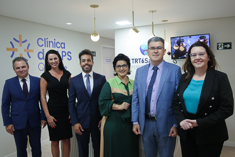 Foto de representantes do TRT6 saúde, Qualirede e IAS