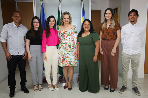 Foto das pessoas que tomaram posse com a presidente do TRT-6