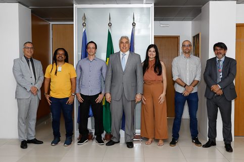 Fotos das pessoas empossadas e dos demais presentes