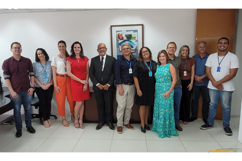 Foto das equipes da Corregedoria e da 18ª VT juntas
