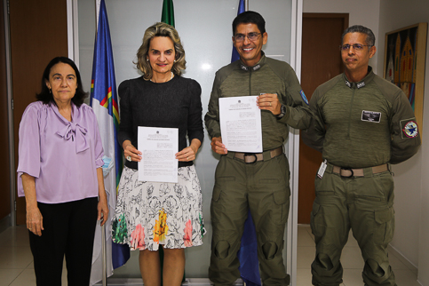Foto dos participantes do encontro posando para a foto