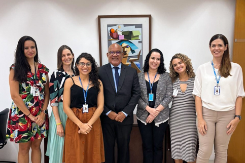 Foto de participantes do encontro posando para a foto