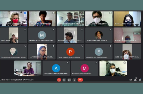 Captura de tela de pessoas em videoconferência