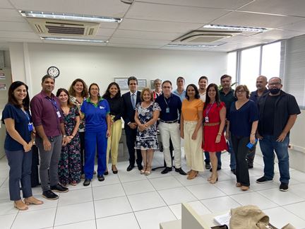 Foto da equipe da 3ª VT de Jaboatão posando com o corregedor