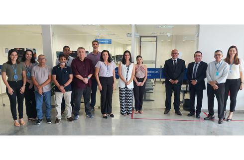 Foto dos participantes do encontro posando para a foto