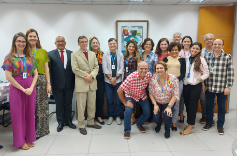 Foto das equipes da Corregedoria e da 8 VT