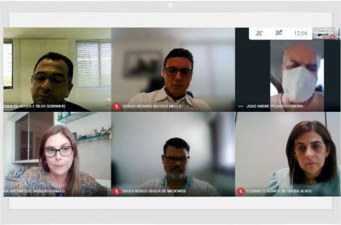 Sala de reunião virtual com os participantes
