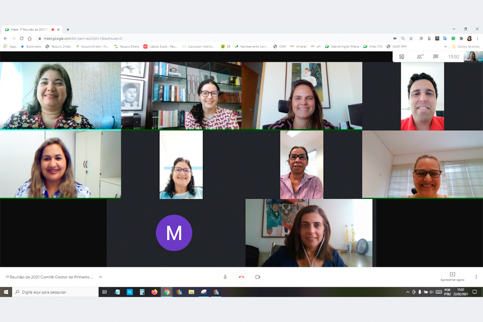 Sala de reunião virtual com os participantes do encontro