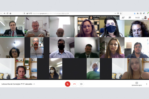 Imagem da sala de reunião virtual com os participantes
