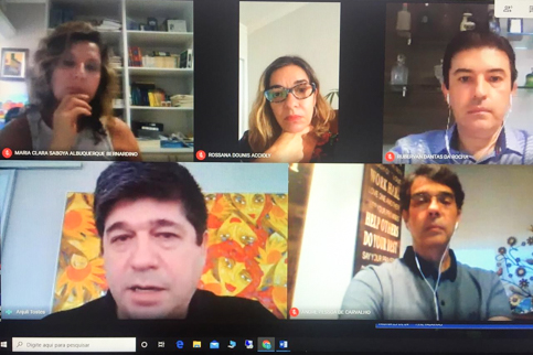 Pessoas em videoconferência