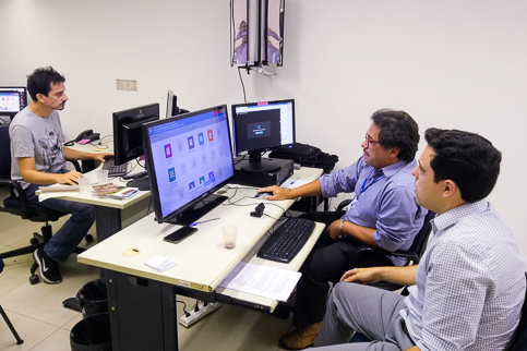 Servidores ministram webconferência no estúdio da EJ6