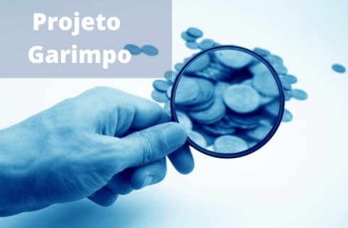 Inscrição &quot;Projeto Garimpo&quot;. Logo abaixo, uma lupa ampliando moedas sobre espalhadas