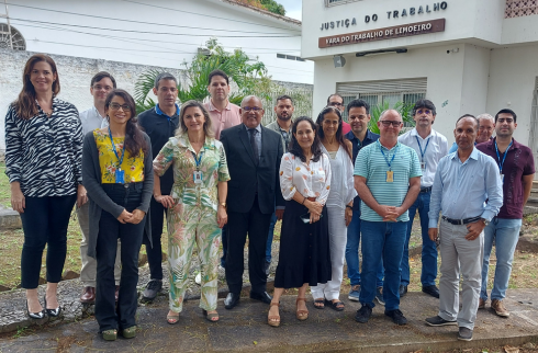 Foto da equipe da unidade com a da Corregedoria