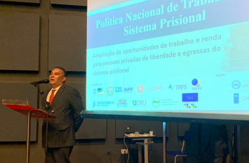 Foto do Juiz Ibrahim Alves da Silva Filho na reunião