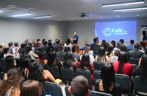 Foto do auditório cheio