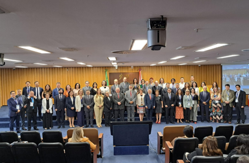 Foto da mesa de abertura