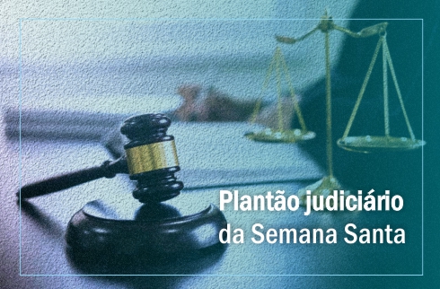 Martelo de juiz e texto &quot;Plantão Judiciário da Semana Santa&quot;