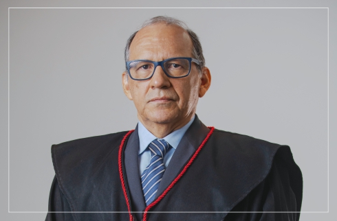 Foto do desembargador Aurélio da Silva