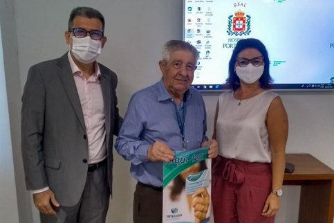 Renatto Pinto, Alberto Ferreira da Costa (provedor do Hospital Português) e Ana Cláudia Melo