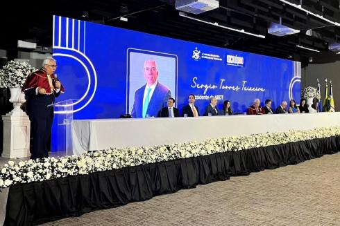 Foto da posse de desembargador do TRT-6 como presidente da ABDT