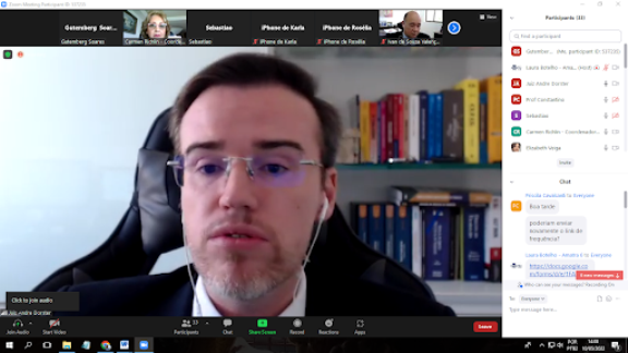 Print da tela da sala virtual com o palestrante falando