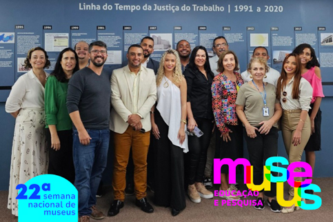 Foto de quem participou da visita dentro do Memorial do TRT-6
