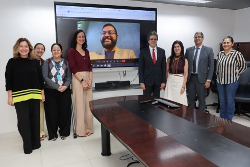 Foto da posse de servidora e servidor em cargos comissionados