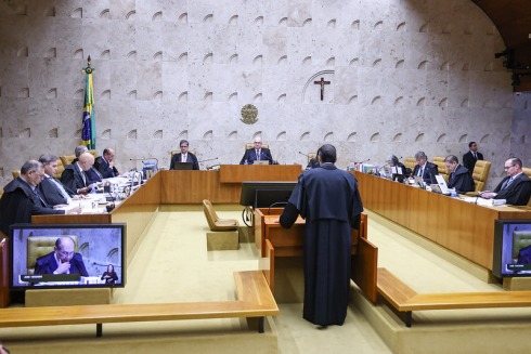 Foto de sessão no plenário do STF