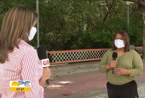 Foto da juíza Ana Cristina sendo entrevistada