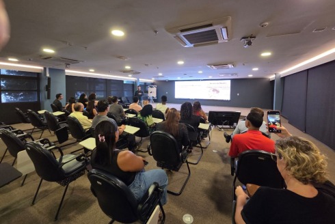 Foto da visita de estudantes da IESO ao Memorial do TRT-6